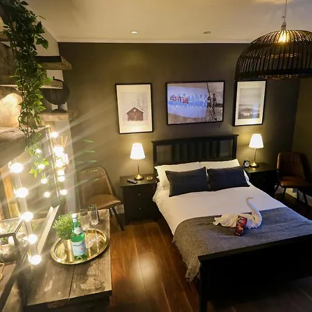 Apartment Penthouse Overlooking Castle *