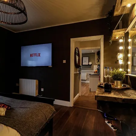 Penthouse Overlooking Castle