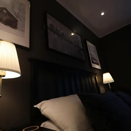 Penthouse Overlooking Castle *